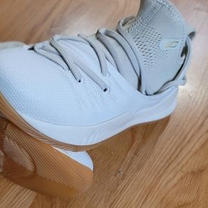 Youth UA steph curry basketball shoes